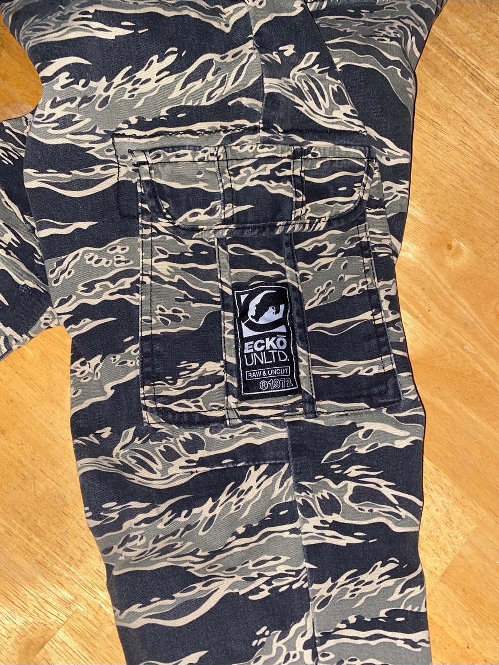 V! ECKŌ unltd camo pants size S pre-owned in good condition - Picture 13 of 13